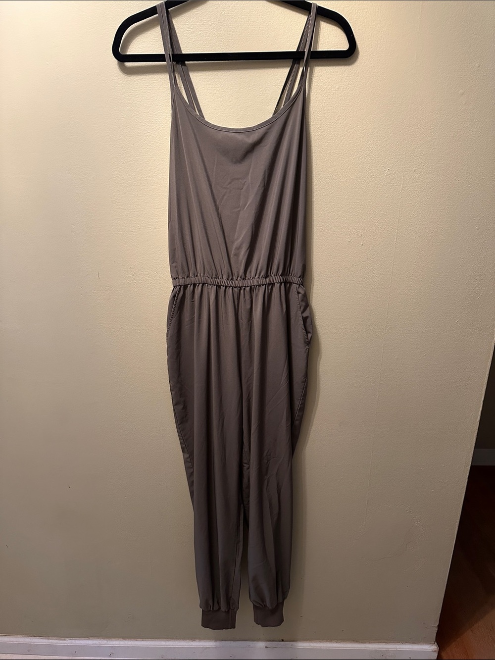 Sleeveless Gray Elastic-Waist Jumpsuit